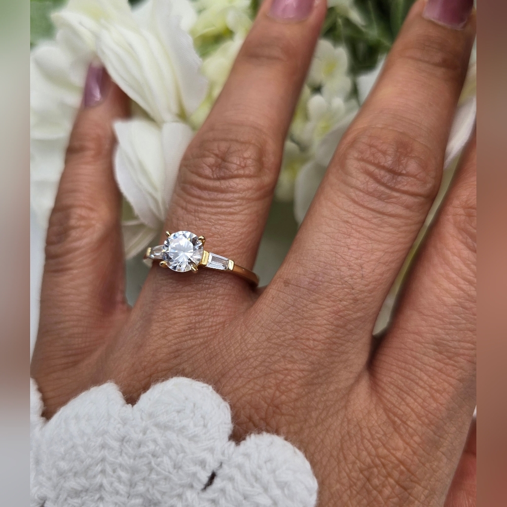 🥰 FAYE ENGAGEMENT STERLING SILVER RING - Picture 2 of 8
